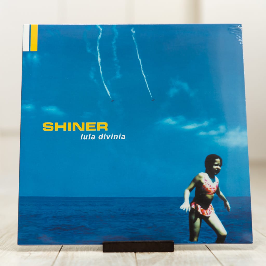 lula-divinia-shiner-black-vinyl